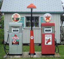 Wayne 505 Texaco Pumps on Island